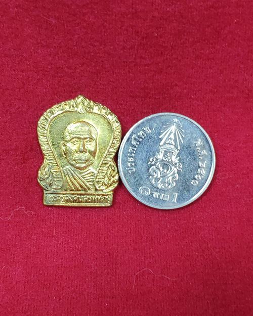 เหรียญหลวงพ่อคง หลังนางกวักมหาลาภ กะไหล่ทอง วัดตะคร้อ จ.นครราชสีมา ปี2535