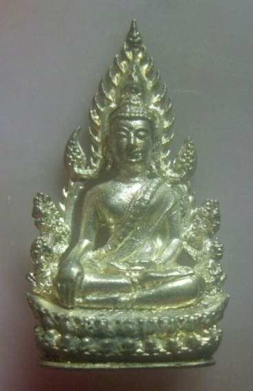 **เบา​ๆ​**รูปหล่อพระพุทธชินราช พิมพ์ลายฉลุ เนื้อกะไหล่เงิน ไม่ทราบที่**สวยๆ เชิญชมครับ