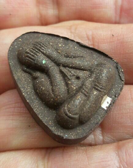 หลวงพ่อสุริยันต์ พระปิดตามหาโชคลาภ พิมพ์ใหญ่ เนื้อไม้ตะเคียน รุ่นสุริยันต์ ให้ รวย รวย รวย เคาะเดียว