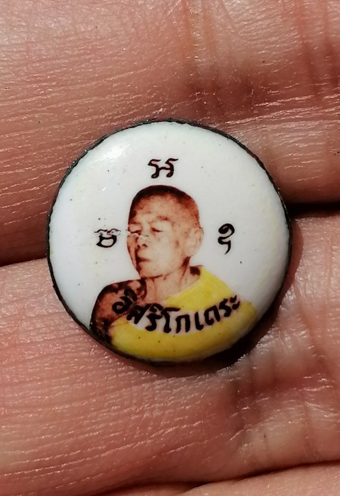 ล็อคเก็ตพิมพ์เม็ดกระดุม หลวงปู่ทิม อิสริโก ออกวัดโพธิสัมพันธ์ ปี 2517 เคาะเดียว(1)    