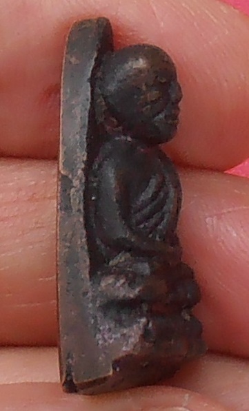 หลวงปู่ทวด วัดช้างให้ หลังเตารีด พิมพ์เล็ก 