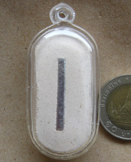 ฤาษีเดินดงด้านหลังฝังตะกรุดเงิน ครูบากฤษณะ สำนักสงฆ์เวฬุวัน จ นครราชสืมา เลี่ยมกันน้ำพร้อมใช้