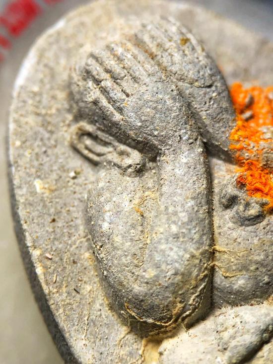 พระปิดตามหาลาภสารพัดดี หลวงพ่อคูณปริสุทโธ เนื้อผงใบลานหลังฝังปรก ออกวัดบ้านคลอง ปี2538