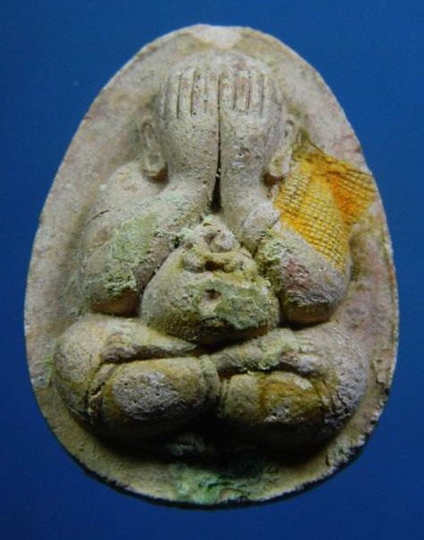 พระปิดตามหาลาภสารพัดดี หลวงพ่อคูณปริสุทโธ เนื้อกระเบื้องหลังคาโบสถ์ ออกวัดบ้านคลอง ปี2538