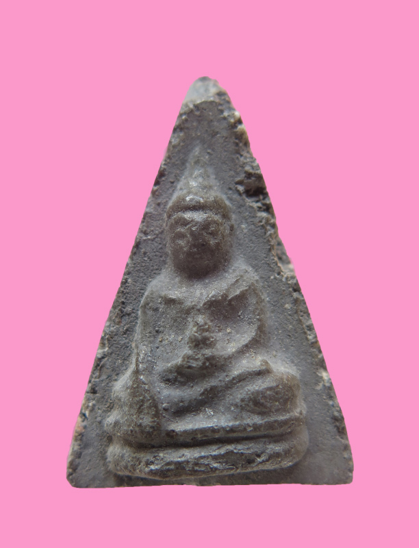 พระชัยวัฒน์ครึ่งซีก เนื้อผงใบลาน 