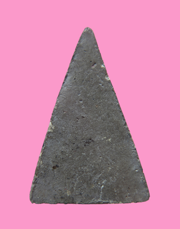 พระชัยวัฒน์ครึ่งซีก เนื้อผงใบลาน 