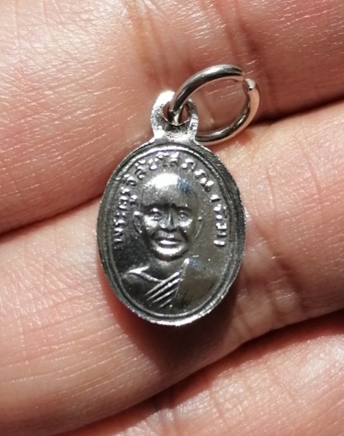 เหรียญเม็ดแตงหลวงปู่ทวด​-พระอาจารย์ทิม​ เนื้ออัลปาก้าชุบนิคเกิ้ล​ เคาะเดียว