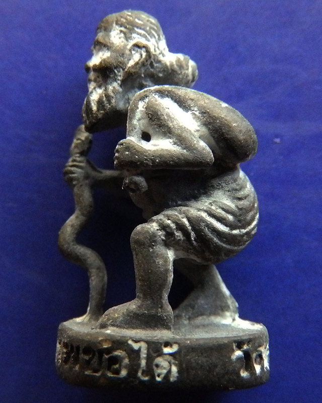 10.พ่อปู่ชูชกเทพขอได้ รุ่นแรก หลวงปู่คำบุ วัดกุดชมภู พ.ศ. 2553 เนื้อทองทิพย์ ยิงโค๊ด-เลข พร้อมกล่อง