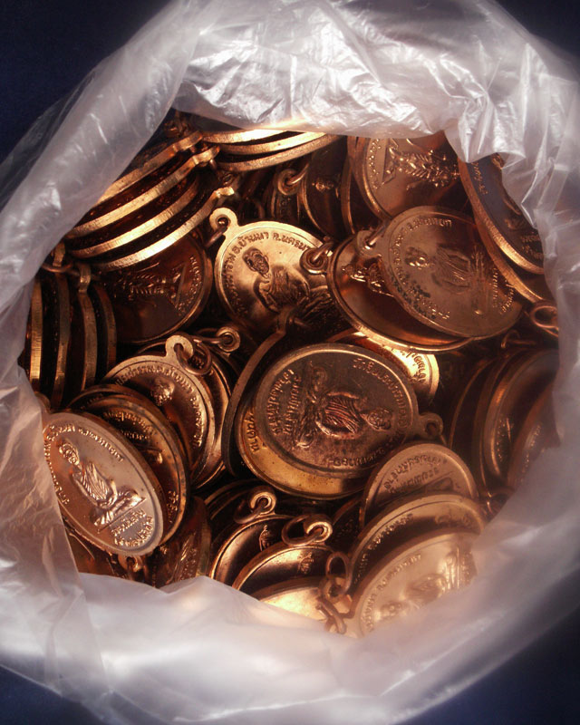 13.เหรียญเจ้าพ่อขุนด่าน หลังเจ้าพ่อปลัดจ่าง รวยพันล้าน วัดอินประชาราม จ.นครนายก สร้างประมาณปี 2540 ไ