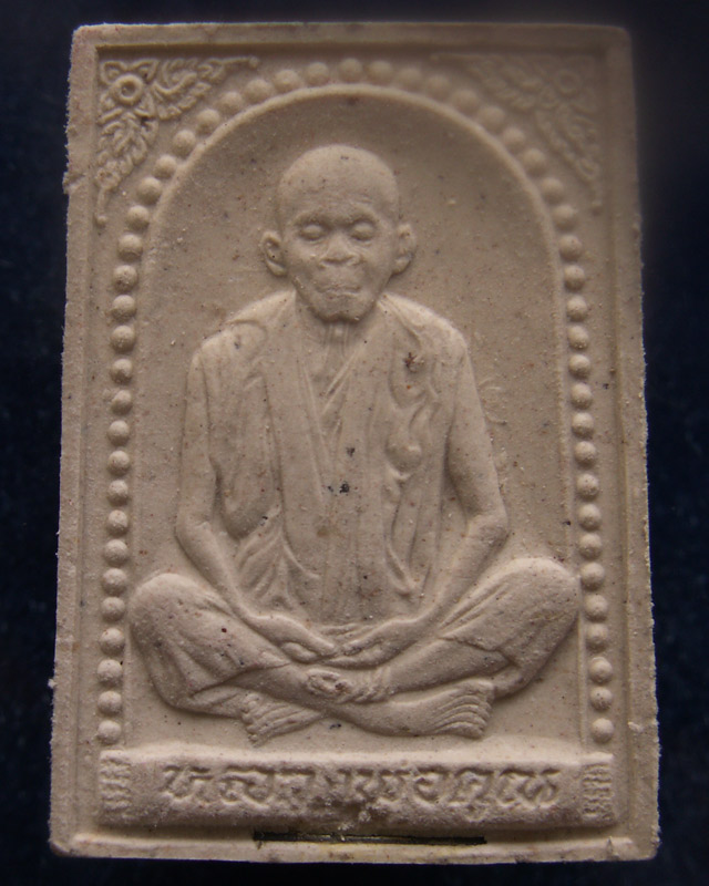 พระผงรูปเหมือนหลวงพ่อคูณ วัดบ้านไร่ รุ่นคุณพระเทพประทานพร พ.ศ.2536 ฝังตะกรุด พร้อมกล่องเดิม (12)