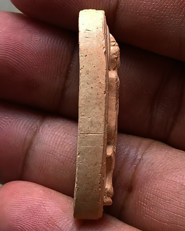 7.พระ 25 พุทธศตวรรษ เนื้อดินแร่ อย่างหนา พร้อมกล่องกำมะหยี่สวยงาม