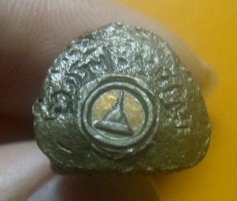 **เบา​ๆ​**พระรูปเหมือนหลวงพ่อทวด พิมพ์ลอยองค์ เนื้อนวโลหะ รุ่น "สันติสุข" สงขลา ปี ๒๕๔๘**สวยๆ