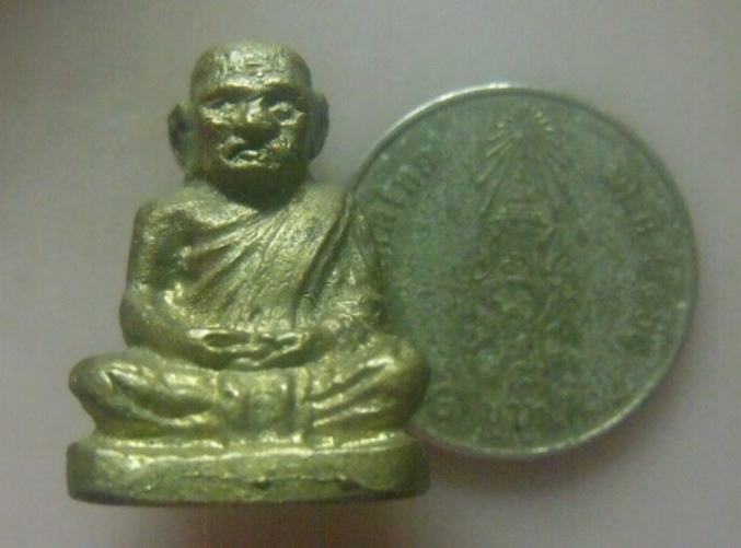 **เบา​ๆ​**รูปหล่อหลวงพ่อเงิน วัดบางคลาน เนื้อทองผสม ใต้ฐานตอกโค้ด**สวยๆ เชิญชมครับ 