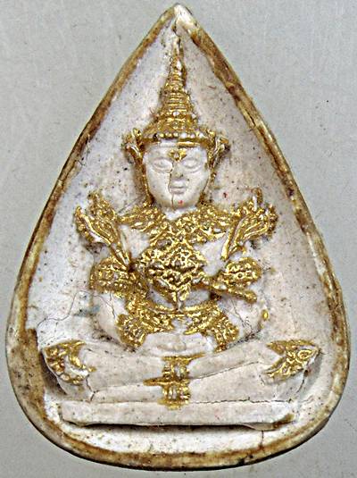 พระแก้วมรกต เนื้อผง หลัง ภปร. ปี 2530 พิธีมหาพุทธาภิเษก ณ พระอุโบสถ์ วัดบวรนิเวศวิหาร และ วัดพระศรีร