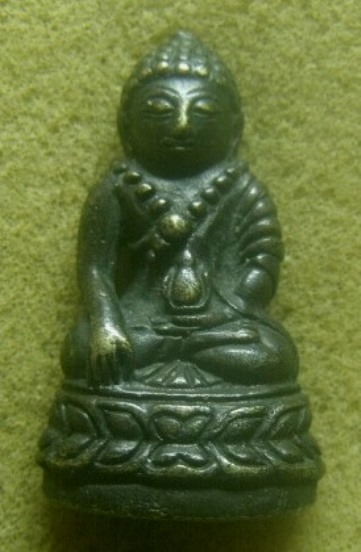 **เบาๆ**พระกริ่งใหญ่ ฐานบัว เนื้อโลหะผสม เก่า ไม่ทราบที่**เนื้อจัดๆ สวย เชิญชมครับ