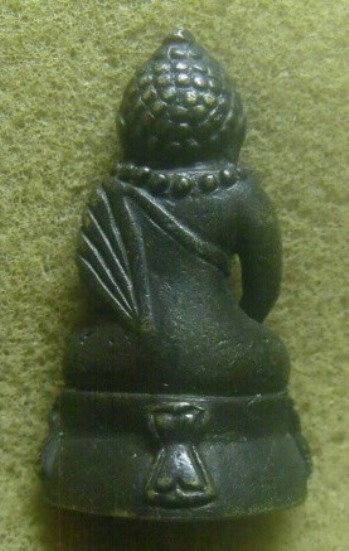 **เบาๆ**พระกริ่งใหญ่ ฐานบัว เนื้อโลหะผสม เก่า ไม่ทราบที่**เนื้อจัดๆ สวย เชิญชมครับ