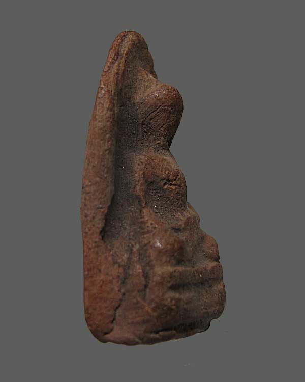 พระรอดแสงตา กรุแท่นแก้ว วัดมหาวัน จ.ลำพูน