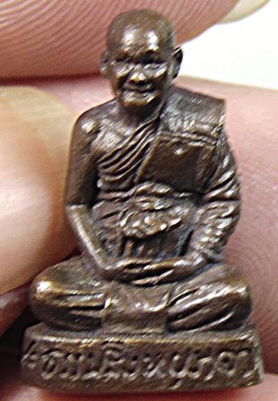 รูปหล่อหลวงพ่อจรัญ วัดอัมพวัน