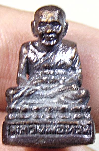 รูปหล่อหลวงปู่ทวด วัดช้างให้