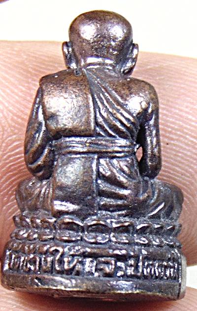 รูปหล่อหลวงปู่ทวด วัดช้างให้