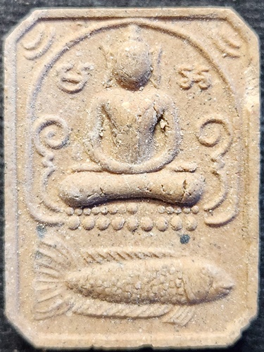 วัดชุมพลนิกายารามราชวรวิหาร อยุธยา พระผงพิมพ์ขี่ปลา  รุ่นเจริญสุข 2539