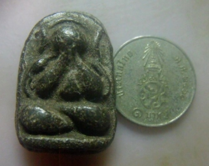 **เบา​ๆ​**พระปิดตามหาลาภ เนื้อผงคลุกรัก หนึกนุ่ม เก่าๆ ไม่ทราบที่**เนื้อจัด สวยๆ เชิญชมครับ 