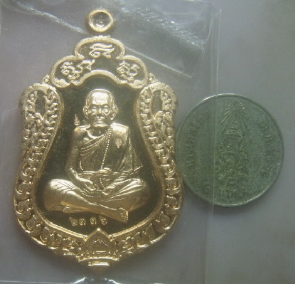 **เบา​ๆ​**เหรียญเสมามหาสมปรารถนา สร้างศาลาการเปรียญ หลวงปู่หมุน ปี ๒๕๖๑**ตอกโค้ด พร้อมกล่องเดิม สวยๆ