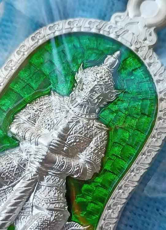 ท้าวเวสสุวรรณโณ จำปีใหญ่ (จัมโบ้รุ่นแรก) เนื้อเงินลงยาสีเขียว "เจริญทรัพย์" หลวงพ่ออิฏฐ์ วัดจุฬามณี