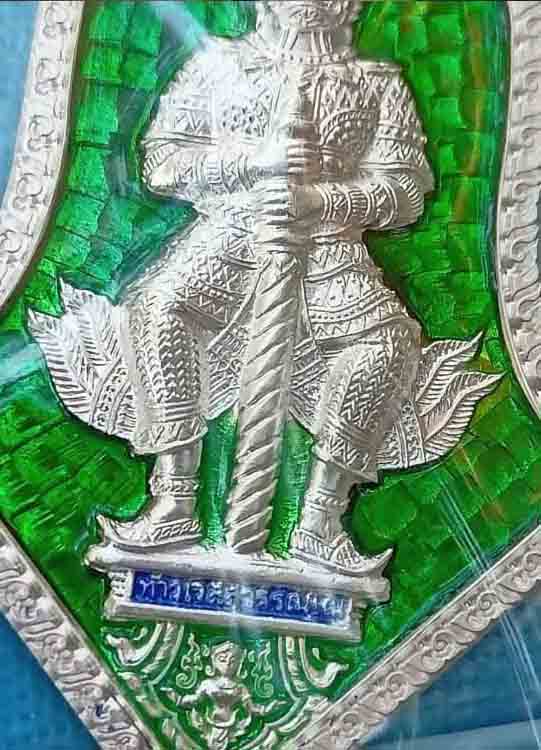 ท้าวเวสสุวรรณโณ จำปีใหญ่ (จัมโบ้รุ่นแรก) เนื้อเงินลงยาสีเขียว "เจริญทรัพย์" หลวงพ่ออิฏฐ์ วัดจุฬามณี