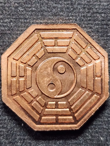 วัดหน้าพระเมรุ อยุธยา เหรียญเทพเจ้าไฉ่ซิงเอี๊ย หลังยันต์ 8 ทิศ ปี 2553