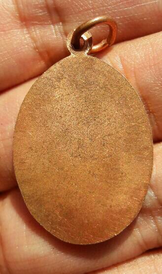 เหรียญเซียนแป๊ะโค้ว มูลนิธิแป๊ะโค้วเซี่ยงงี่ เนื้อทองแดง หลังเรียบ วัดหัวตะเข้ กรุงเทพ เคาะเดียว(4) 