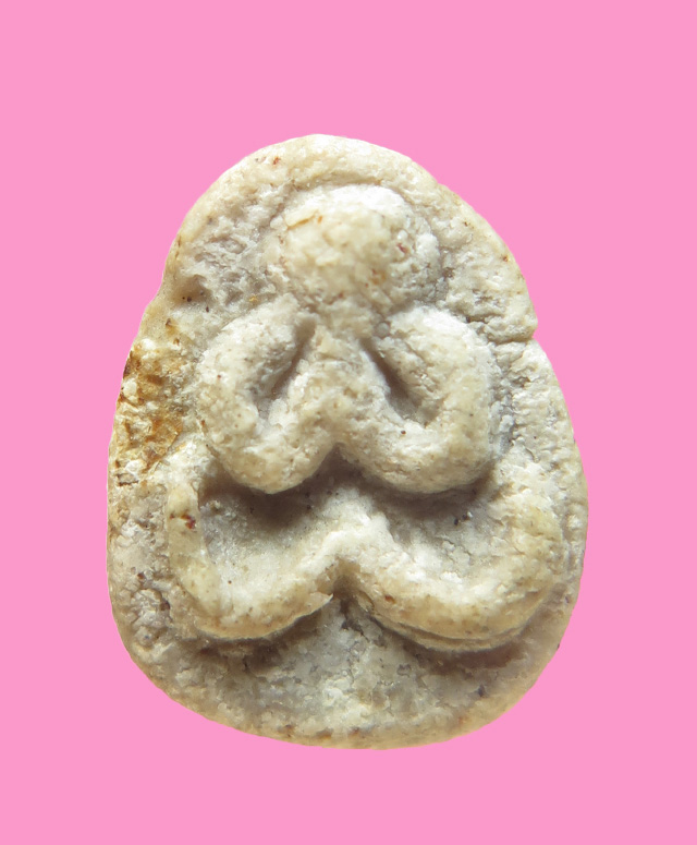 พระปิดตาจิ๋ว หลังยันต์ สูงประมาณ 0.9 ซม.