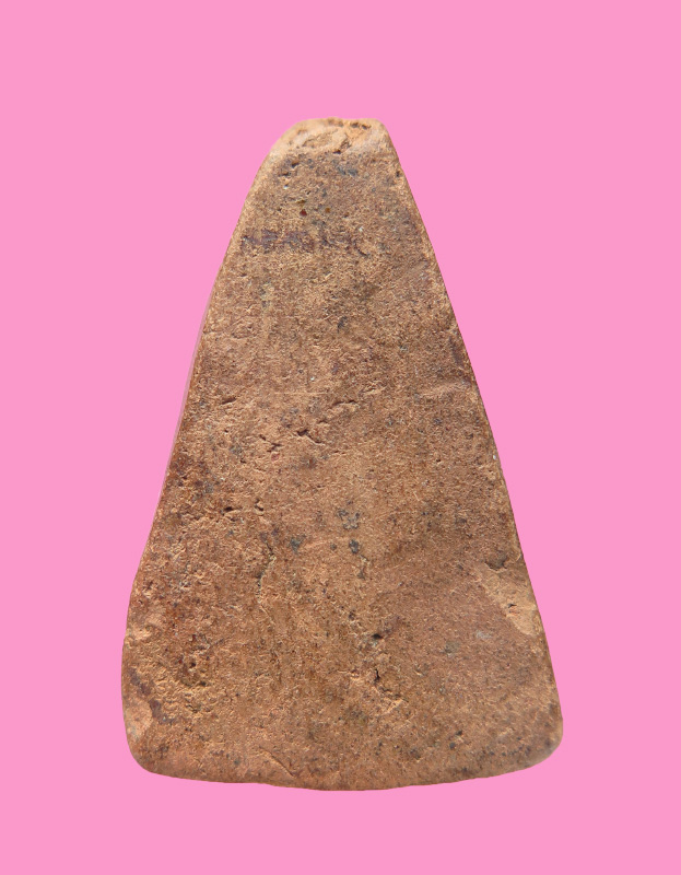 พระเนื้อดิน มีกำไลแขน 