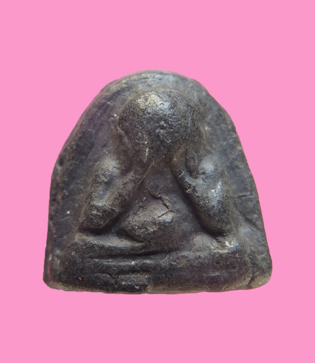 พระปิดตาจิ๋ว ขนาดประมาณ 1.4 ซม.