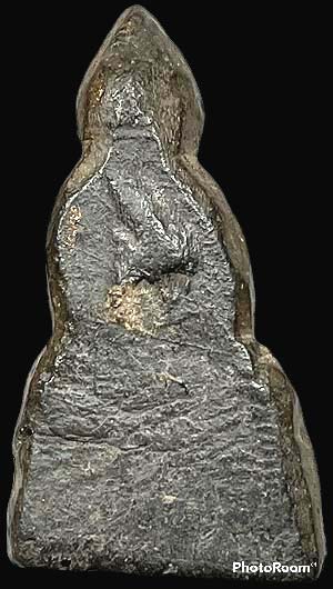 *พระกริ่งครึ่งซีกเนื้อผงใบลาน หลวงพ่อสังกิจโจ วัดเขาพระงาม รุ่นแรก ปี๒๔๙๙*