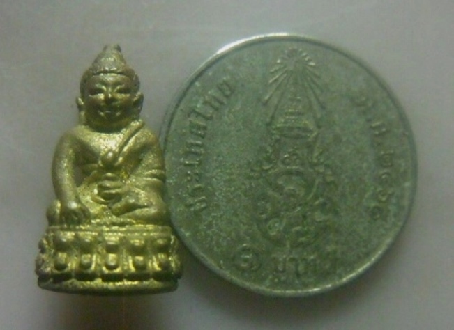 **เบาๆ**พระชัยวัฒน์ เนื้อโลหะผสม เก่าๆ ไม่ทราบที่**สวยๆ เชิญชมครับ