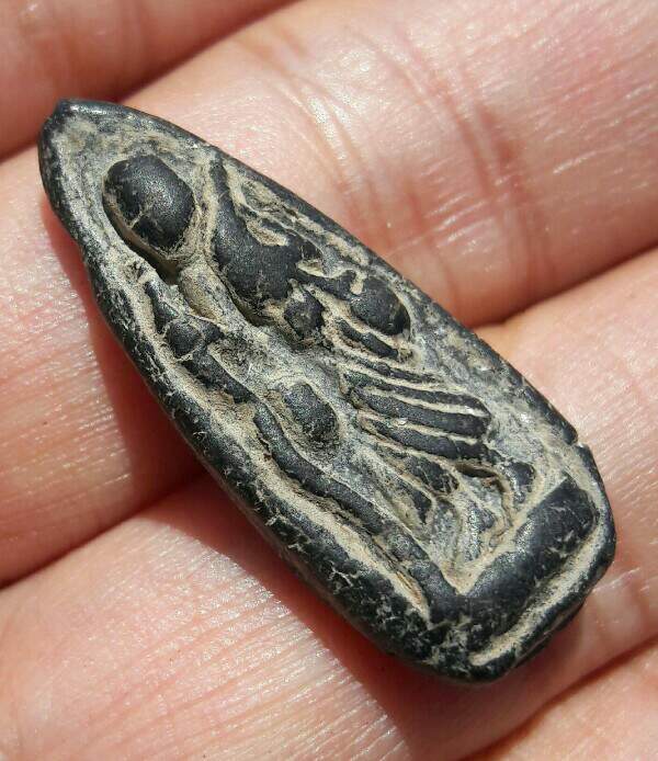 พระสิวลีหลวงพ่อกวย เนื้อดินดำ พิมพ์มีย่าม วัดโฆสิตาราม จ.ชัยนาท เคาะเดียว  