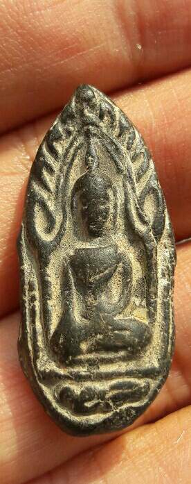 พระขุนแผนไข่ผ่าซีก หลวงพ่อกวย วัดโฆษิตาราม จ.ชัยนาท เนื้อผงใบลาน เคาะเดียว   