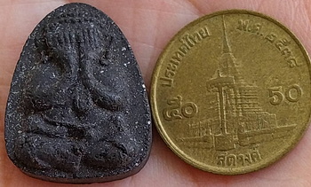 *พระปิดตามหาเศรษฐี ปี๒๕๑๘ หลวงปู่สิม วัดถ้ำผาปล่อง เชียงใหม่ เนื้อใบลานผสมว่าน*