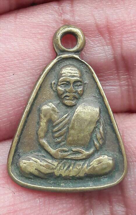 เหรียญจอบหลวงพ่อเงิน วัดบางคลาน เคาะเดียว   