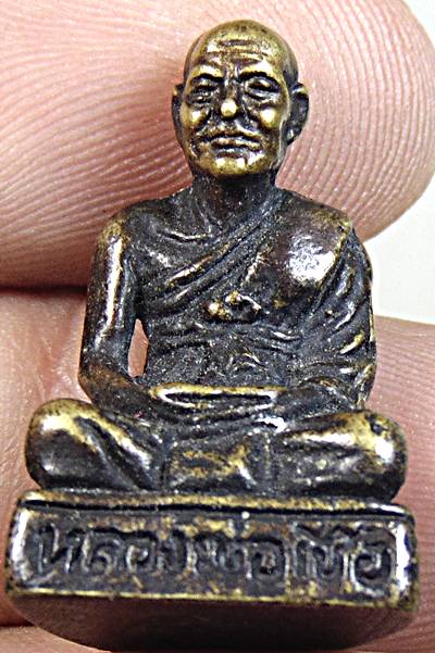 รูปหล่อ ๖ รอบ หลวงพ่อเชื้อ วัดบำเพ็ญบุญ ชัยนาท