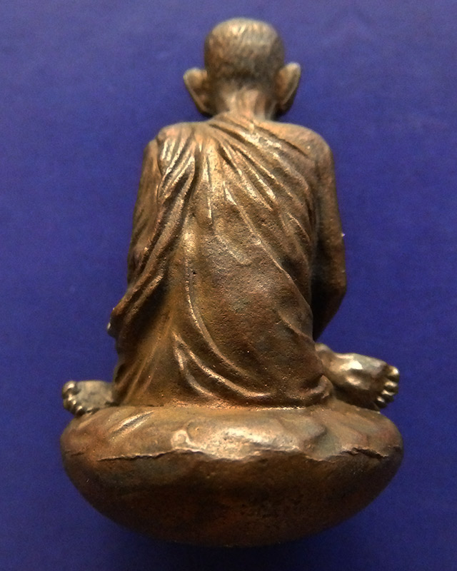 รูปหล่อเบ้าทุบรุ่นแรก หลวงปู่นาม วัดน้อยชมภู่ จ.สุพรรณฯ เนื้อสัตตโลหะ กล่องเดิม