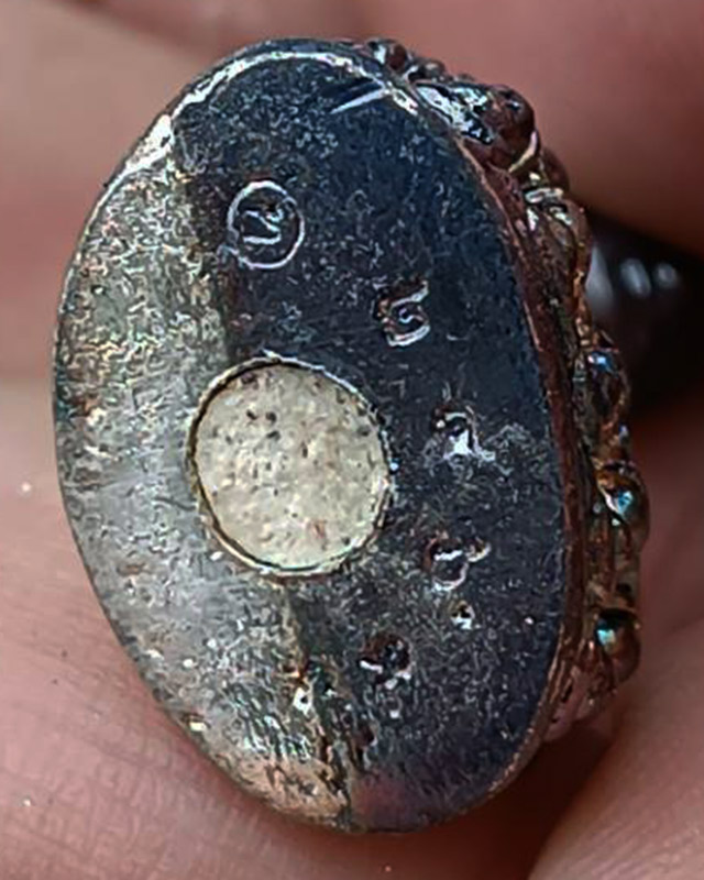 พระชัยก้นอุดผง หลวงปู่ทวด รุ่นตำหนักทอง หลวงปู่ทอง สุสังวโร วัดป่ากอสุวรรณ จ.สงขลา พ.ศ. 2540 กะหลั่ย