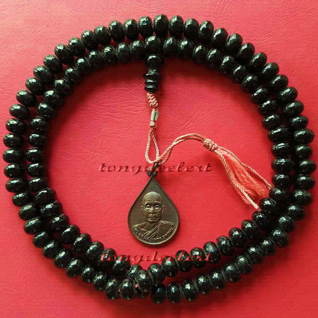 ประคำผงว่านเกสร108 รุ่นแรก หลวงพ่ออุตตมะ วัดวังก์วิเวการาม จ.กาญจนบุรี มีเหรียญห้อยปลายประคำด้วยค่ะ