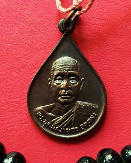 ประคำผงว่านเกสร108 รุ่นแรก หลวงพ่ออุตตมะ วัดวังก์วิเวการาม จ.กาญจนบุรี มีเหรียญห้อยปลายประคำด้วยค่ะ