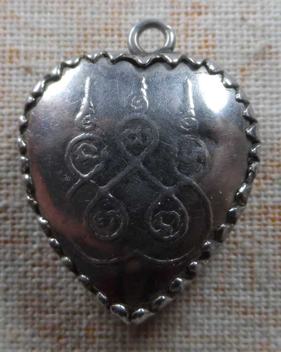 ล็อกเก็ตรูปหัวใจ หลวงพ่อเปิ่น วัดบางพระ จ.นครปฐม