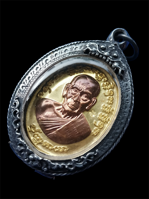 เหรียญเจริญพร ๒ หลวงพ่อพัฒน์ วัดห้วยด้วน  เนื้อทองฝาบาตร หน้ากากทองแดง  แถมกรอบเงินรมดำ