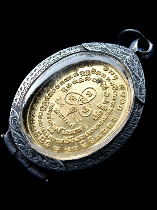 เหรียญเจริญพร ๒ หลวงพ่อพัฒน์ วัดห้วยด้วน  เนื้อทองฝาบาตร หน้ากากทองแดง  แถมกรอบเงินรมดำ