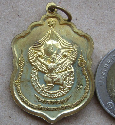 เหรียญพระเจ้าตากสินมหาราช รุ่นรวยเงินล้าน วัดนาคกลางฯ กรุงเทพฯ ปี2553 กะไหล่ทองลงยา มีโค้ด +กล่องเดิ