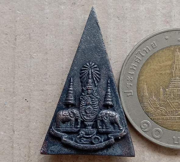 พระกำลังแผ่นดิน มวลสารจิตรลดา ฉลองสิริราชสมบัติครบ 50ปี เนื้อนวโลหะ ปี2539 พิมพ์ใหญ่+กล่องเดิม